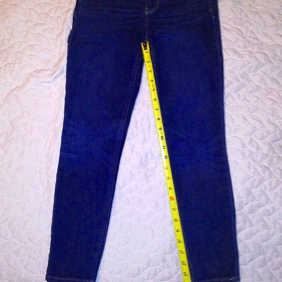 WHBM Mid-rise skinny crop - Picture 2 of 7